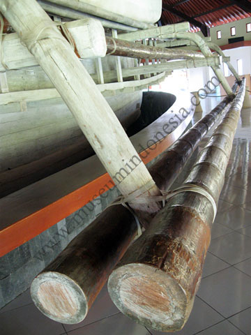 kapal_cadik.jpg